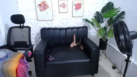 Snapshot of valentina_mature chatting on 01-23-25, 07:00 Valentina online show from 01-23-25, 07:00