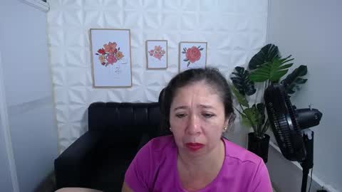 Snapshot of valentina_mature chatting on 02-01-25, 03:19 Valentina online show from 02-01-25, 03:19