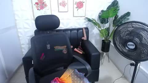 Snapshot of valentina_mature chatting on 02-22-25, 01:44 Valentina online show from 02-22-25, 01:44