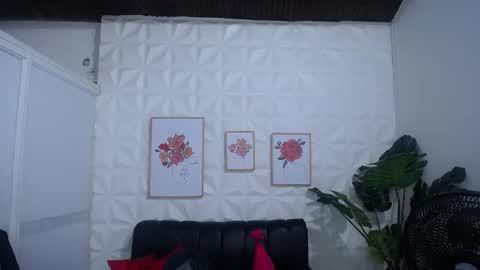 Snapshot of valentina_mature chatting on 03-03-25, 04:46 Valentina online show from 03-03-25, 04:46