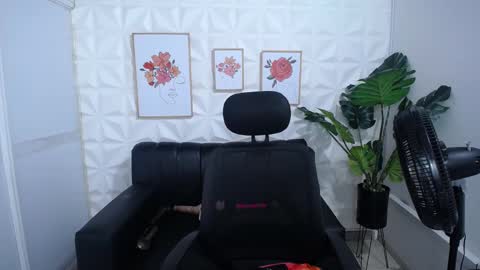 Snapshot of valentina_mature chatting on 03-03-25, 11:46 Valentina online show from 03-03-25, 11:46