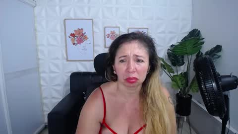 Snapshot of valentina_mature chatting on 03-04-25, 02:49 Valentina online show from 03-04-25, 02:49