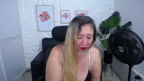 Snapshot of valentina_mature chatting on 03-06-25, 09:09 Valentina online show from 03-06-25, 09:09
