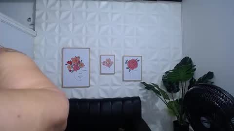 Snapshot of valentina_mature chatting on 03-08-25, 03:17 Valentina online show from 03-08-25, 03:17