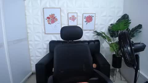 Snapshot of valentina_mature chatting on 03-08-25, 07:05 Valentina online show from 03-08-25, 07:05