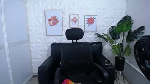 Snapshot of valentina_mature chatting on 03-12-25, 02:09 Valentina online show from 03-12-25, 02:09