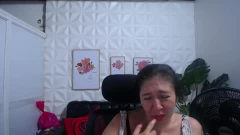 Snapshot of valentina_mature chatting on 03-12-25, 11:33 Valentina online show from 03-12-25, 11:33