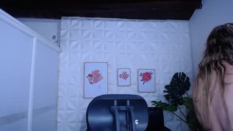 Snapshot of valentina_mature chatting on 09-08-25, 05:34 Valentina online show from 09-08-25, 05:34