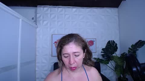 Snapshot of valentina_mature chatting on 09-09-25, 09:25 Valentina online show from 09-09-25, 09:25