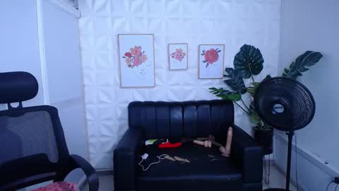 Snapshot of valentina_mature chatting on 09-13-25, 10:20 Valentina online show from 09-13-25, 10:20