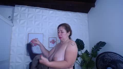 Snapshot of valentina_mature chatting on 09-16-25, 12:55 Valentina online show from 09-16-25, 12:55
