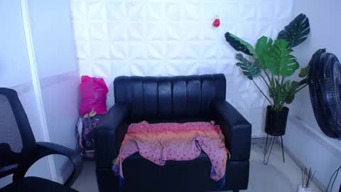 Valentina  online show from 10-21-25, 10:10