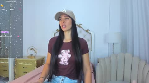 Snapshot of valentina_ross_ chatting on 02-03-25, 12:03 Valentina online show from 02-03-25, 12:03