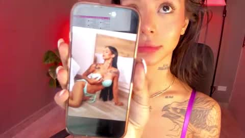 Snapshot of valentina_vegaa chatting on 02-26-26, 03:33 Val online show from 02-26-26, 03:33