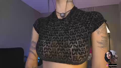 Snapshot of valentina_vegaa chatting on 03-21-26, 03:26 Val online show from 03-21-26, 03:26