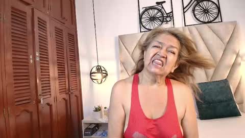 Snapshot of valentinadiazz1 chatting on 02-27-25, 07:26 Ana online show from 02-27-25, 07:26