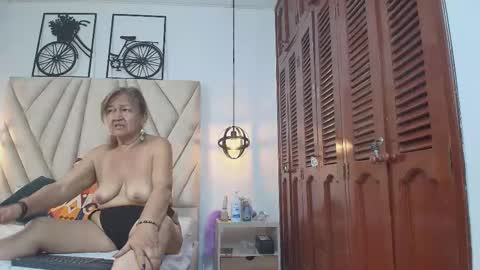 Snapshot of valentinadiazz1 chatting on 03-11-25, 11:04 Ana online show from 03-11-25, 11:04