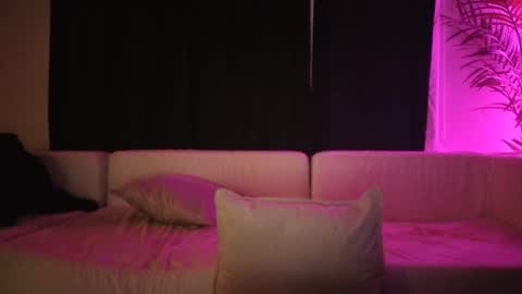 Snapshot of valentinarosexox chatting on 09-26-25, 04:27 Valentina Rose 3 online show from 09-26-25, 04:27