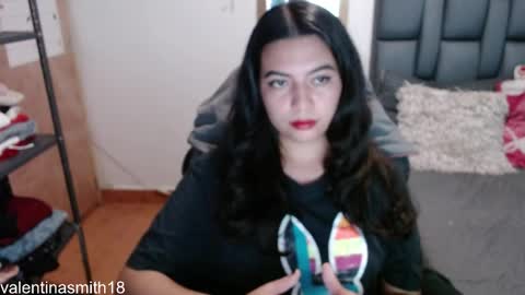 Snapshot of valentinasmith18 chatting on 04-14-26, 01:00 valentinasmith18 online show from 04-14-26, 01:00