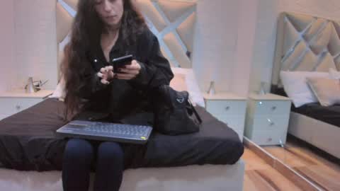 Snapshot of valentinasu_ chatting on 06-01-26, 11:34 VALENTINA online show from 06-01-26, 11:34