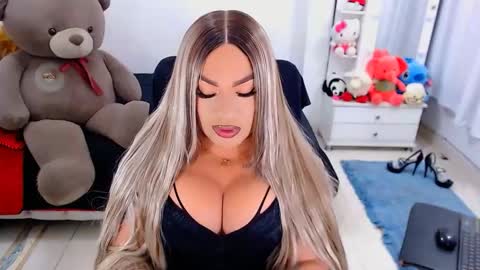 Snapshot of valentinaxqueen chatting on 09-28-25, 08:58 online show from 09-28-25, 08:58