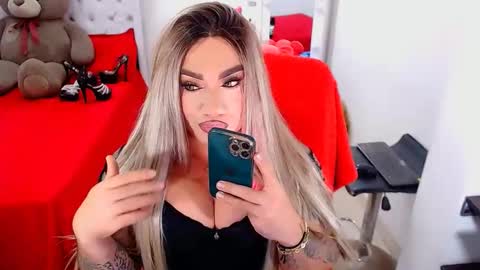 Snapshot of valentinaxqueen chatting on 10-05-25, 12:53 online show from 10-05-25, 12:53