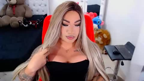 Snapshot of valentinaxqueen chatting on 10-07-25, 12:41 online show from 10-07-25, 12:41