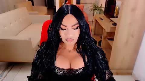 Snapshot of valentinaxqueen chatting on 10-14-25, 12:11 online show from 10-14-25, 12:11