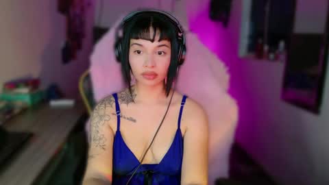 Danielle  Please help me to reach 300 thumbs up online show from 01-08-26, 07:54