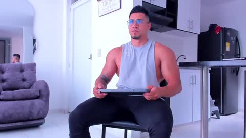    online show from 12-10-24, 07:43