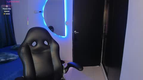 Snapshot of valentino_santos chatting on 11-11-25, 12:27 valentino santos online show from 11-11-25, 12:27