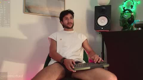 Snapshot of valentinoford chatting on 05-19-26, 10:49 Valentino online show from 05-19-26, 10:49
