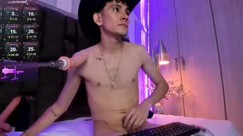 Snapshot of valentinomoreti chatting on 02-28-25, 08:20 Valentino online show from 02-28-25, 08:20