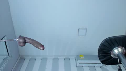 Snapshot of valentinomoreti chatting on 11-19-25, 05:29 Valentino online show from 11-19-25, 05:29