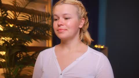 Snapshot of valeri______ chatting on 06-19-26, 07:34 valeri______ online show from 06-19-26, 07:34