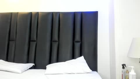 Snapshot of valeri_tafur chatting on 01-11-25, 10:51 valeri_tafur online show from 01-11-25, 10:51