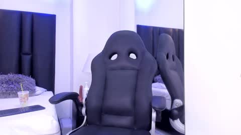 Snapshot of valeri_tafur chatting on 02-12-25, 02:10 valeri_tafur online show from 02-12-25, 02:10