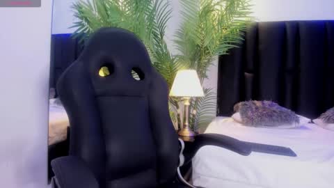 Snapshot of valeri_tafur chatting on 10-18-25, 11:00 valeri_tafur online show from 10-18-25, 11:00