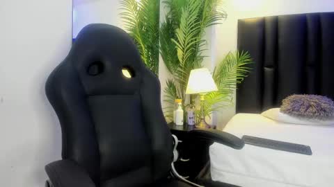 Snapshot of valeri_tafur chatting on 10-31-25, 11:00 valeri_tafur online show from 10-31-25, 11:00