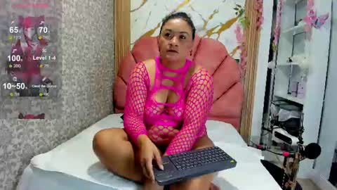 Costume lover online show from 06-14-26, 12:29