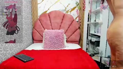 Costume lover online show from 06-18-26, 07:07