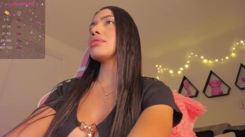 Snapshot of valeria_uribe22 chatting on 01-05-25, 02:30 online show from 01-05-25, 02:30