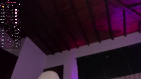 Snapshot of valeria_uribe22 chatting on 02-07-25, 09:26 online show from 02-07-25, 09:26