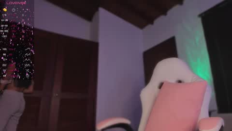 Snapshot of valeria_uribe22 chatting on 02-20-25, 10:48 online show from 02-20-25, 10:48