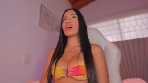 Snapshot of valeria_uribe22 chatting on 09-12-25, 10:10 online show from 09-12-25, 10:10