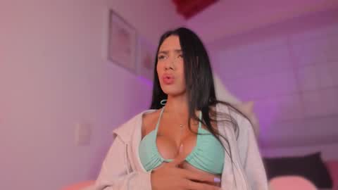 Snapshot of valeria_uribe22 chatting on 09-29-25, 10:53 online show from 09-29-25, 10:53