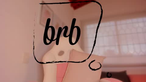 Snapshot of valeria_uribe22 chatting on 10-10-25, 10:20 online show from 10-10-25, 10:20