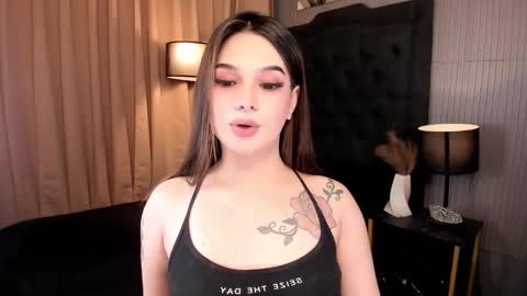 Snapshot of valerialukyanovaxxx chatting on 10-21-25, 12:44 Valeria online show from 10-21-25, 12:44