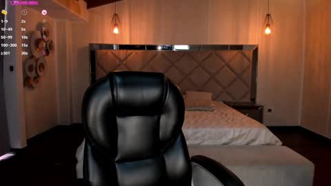 Snapshot of valeriavelvet chatting on 01-03-25, 03:01 Vale online show from 01-03-25, 03:01