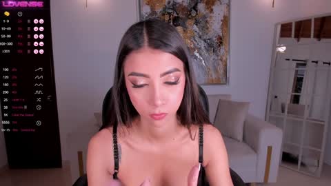Snapshot of valeriavelvet chatting on 02-08-25, 11:44 Vale online show from 02-08-25, 11:44
